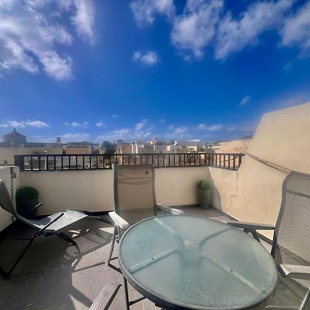 83/3-Lovely 1 Bedroom Penthouse بيركيركارا المظهر الخارجي الصورة