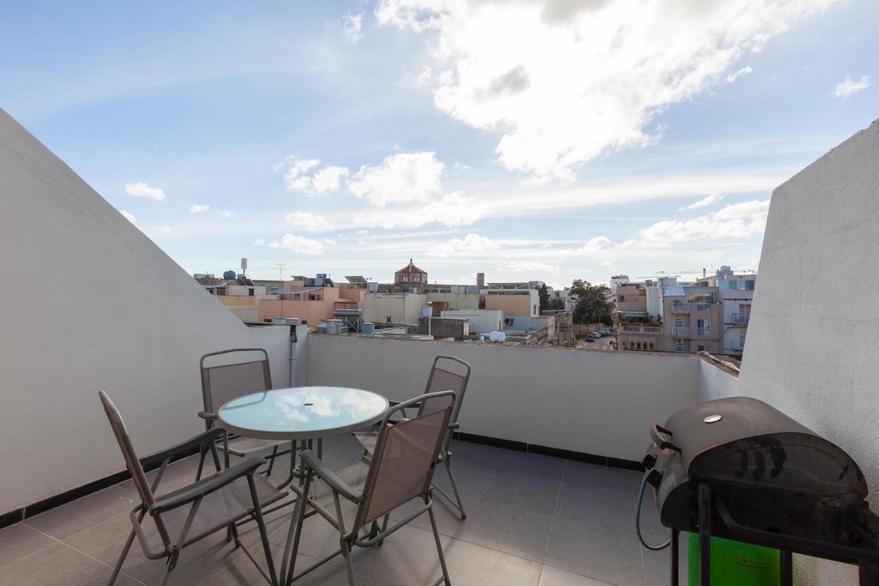 83/3-Lovely 1 Bedroom Penthouse بيركيركارا المظهر الخارجي الصورة