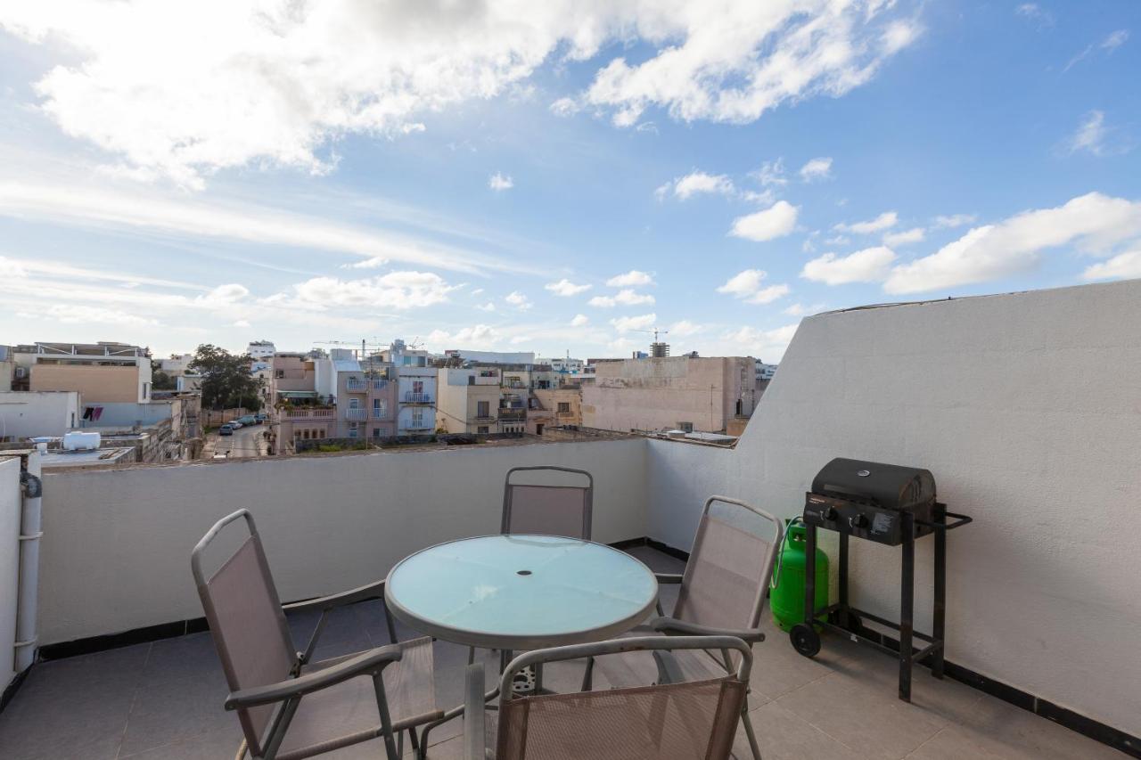 83/3-Lovely 1 Bedroom Penthouse بيركيركارا المظهر الخارجي الصورة