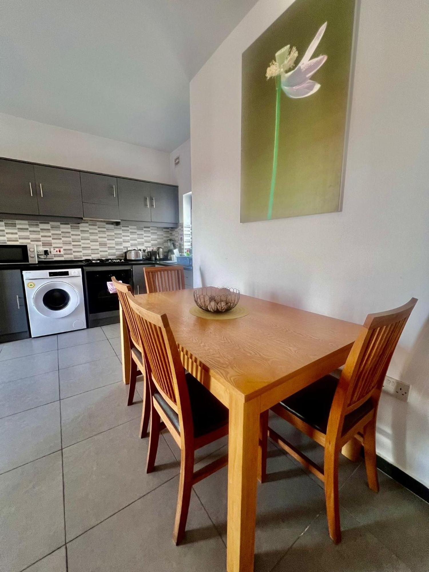 83/3-Lovely 1 Bedroom Penthouse بيركيركارا المظهر الخارجي الصورة