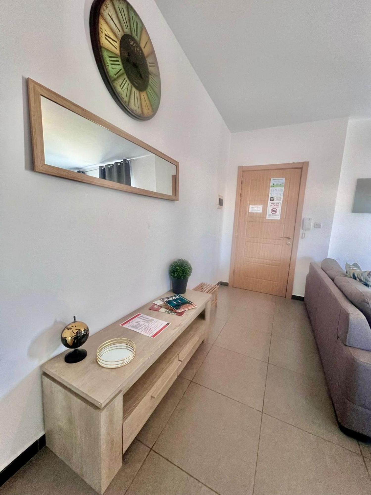 83/3-Lovely 1 Bedroom Penthouse بيركيركارا المظهر الخارجي الصورة