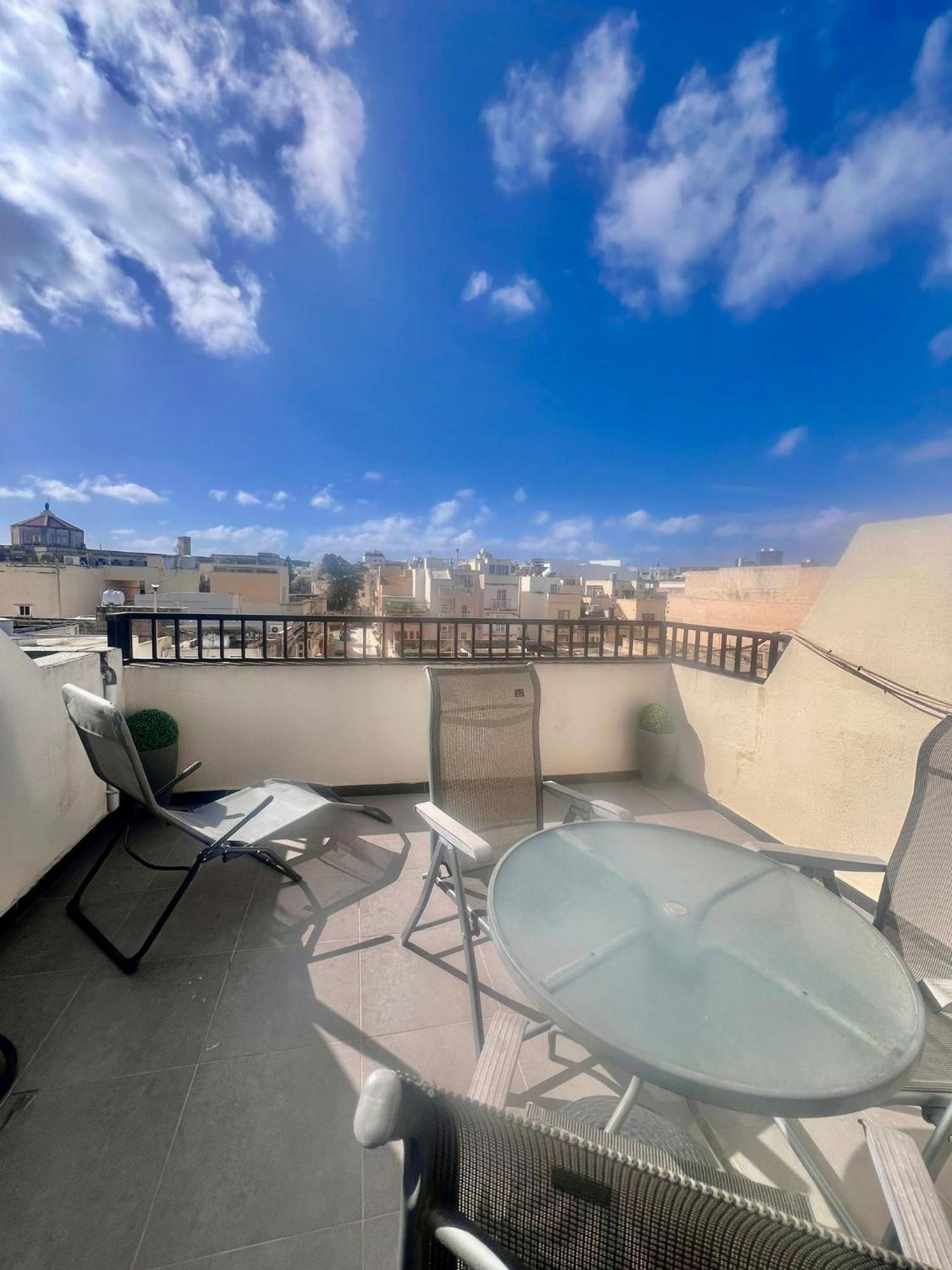 83/3-Lovely 1 Bedroom Penthouse بيركيركارا المظهر الخارجي الصورة